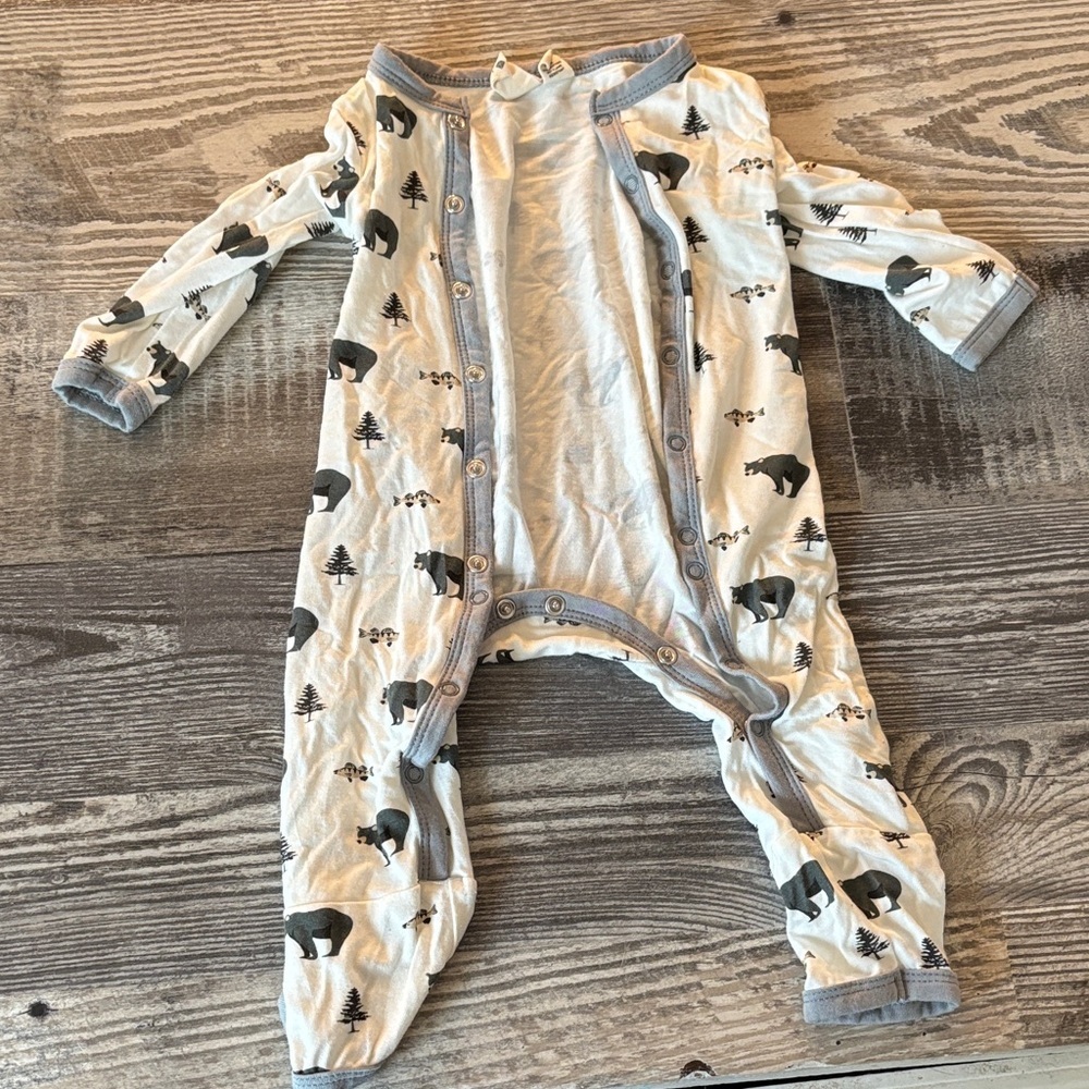 Kyte baby CREEK snap romper with one broken snap.